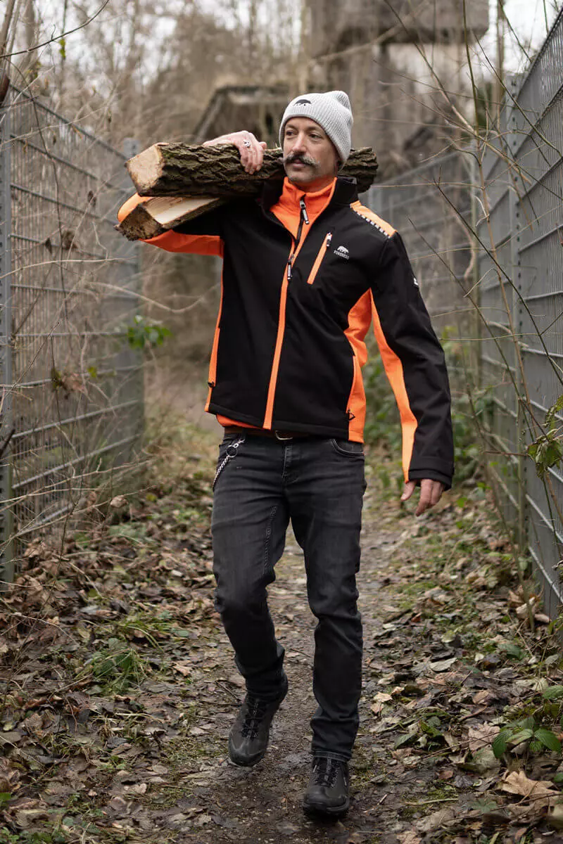Ein eleganter schwarzer Schuh mit glatter Oberfläche und fein genähten Details.