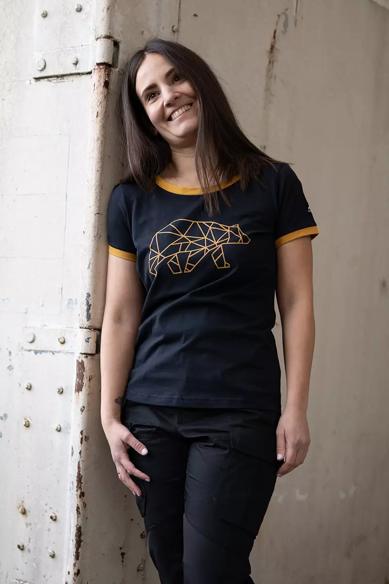 T-shirt, Person, Lächeln, Ärmel, Frau